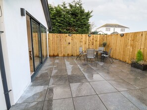 Outdoor dining - Puffins Rest is in Goldsithney (Penzance)