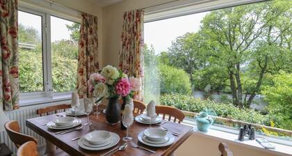 Nuthatch Cottage at Riverside Lodge, Rhayader