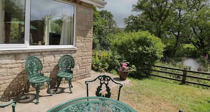 Nuthatch Cottage at Riverside Lodge, Rhayader