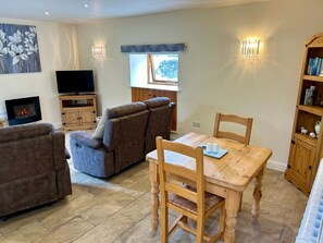 Dining - The Stables Retreat in Derbyshire (Ashbourne)