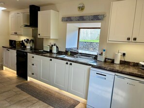 Dishwasher - The Stables Retreat in Derbyshire (Ashbourne)