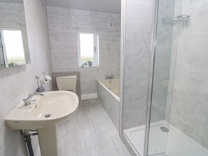 Shower - Thornfield County Durham 3-bed (Bishop Auckland)
