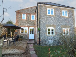Outdoor dining - Cobble Cottage, Great Ryburgh (Fakenham)