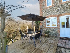 Outdoor dining - Cobble Cottage, Great Ryburgh (Fakenham)