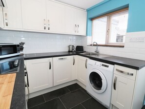Dishwasher, high chair - Sunnie Cottage, Seahouses (Seahouses)