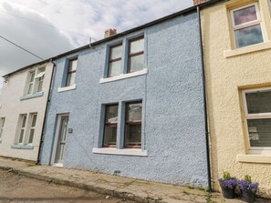 Exterior - Sunnie Cottage, Seahouses (Seahouses)
