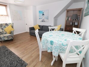 Living area - Sunnie Cottage, Seahouses (Seahouses)