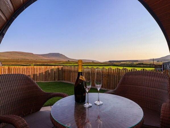 تناول الطعام بالخارج