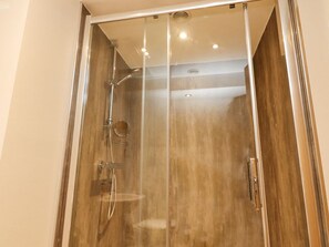 Shower - Homewood, Garstang, Lancashire (Preston)