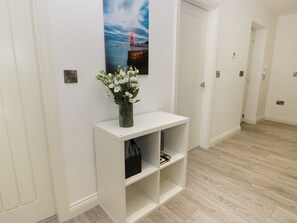 Interior - APARTMENT 2: Stylish Living in Whitby (Whitby)