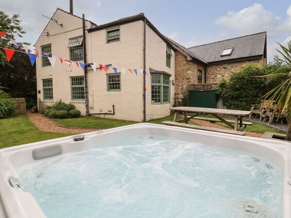 Outdoor dining - King's Cottage rests in Bedale (Bedale)