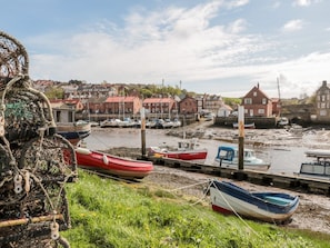 Marina - Crossing Cottage, Whitby (Whitby)
