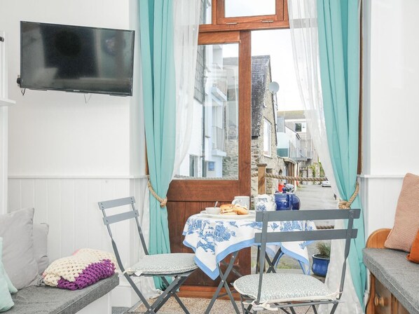 Dining - Zawn Nook, Falmouth, Cornwall. (Falmouth)
