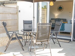 Outdoor dining - 14 Parc Delfryn, Benllech (Brynteg)