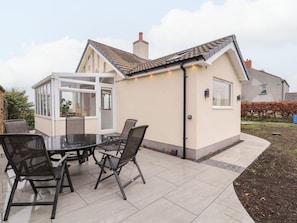 Outdoor dining - Cherry Croft, Bowness-On-Solway (Wigton)