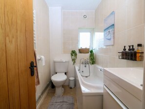 Shower - The Sail Loft, in Y Felinheli. (Y Felinheli)