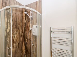 Shower - 2 Welford Barns, Fordingbridge (Fordingbridge)