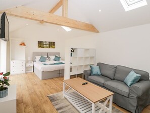 Living area - 2 Welford Barns, Fordingbridge (Fordingbridge)
