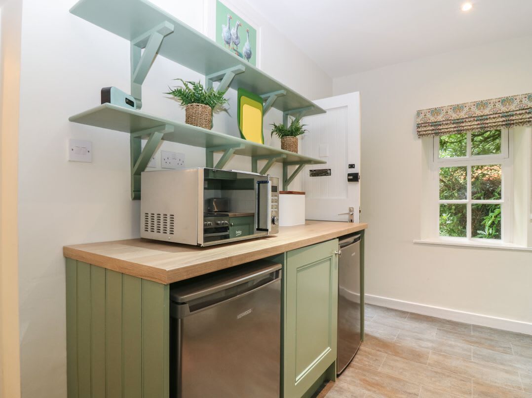 Dishwasher, high chair