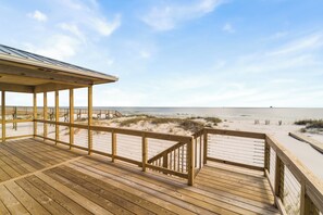 Property grounds - Adorable and affordable gulf front, large 2 bedroom, 2 bath beach home. Salty Heir has so much to offer! (Gulf Shores)