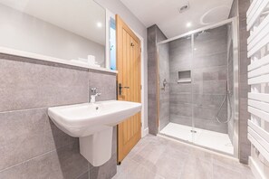 Shower - No 1 The Coach House, Sleeps 2 (Carnforth)