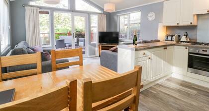 Wansfell Lodge, White Cross Bay