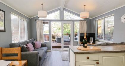 Wansfell Lodge, White Cross Bay