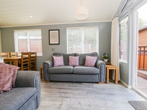 Living area - Wansfell Lodge, White Cross Bay (Windermere)
