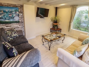 Living area - Sunnyside, Barrow-Upon-Humber (Barrow-upon-Humber)