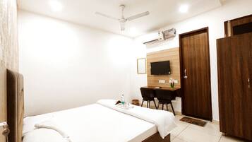 Desk, laptop workspace, free WiFi