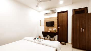 Desk, laptop workspace, free WiFi
