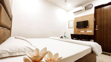 Classic Double Room | Desk, laptop workspace, free WiFi