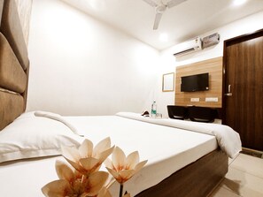 Classic Double Room | Desk, laptop workspace, free WiFi
