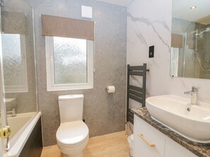 Bathroom - Wansfell View, Troutbeck (Windermere)