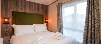 Chichester Lakeside Holiday Park, Chichester