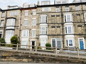 Exterior - Stunning Marina View in Whitby (Whitby)