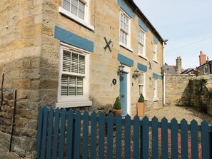 Exterior - Charming Cottage at 29 High Street (Scarborough)