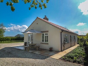 Exterior - Low Grounds Cottage, Helmsley. (York)