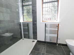 Shower - Bwthyn y Coediwr Cottage Retreat (Blaenau Ffestiniog)