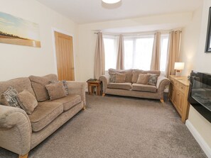Living area - Maesdu Cottage, Llandudno (Llandudno)