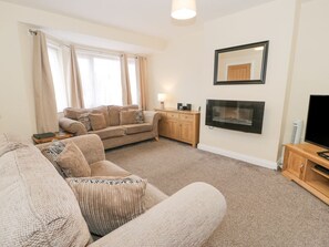 Living area - Maesdu Cottage, Llandudno (Llandudno)