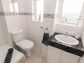 Shower - 54 Croft Court in Tenby, Wales (Tenby)