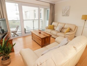 Living area - 54 Croft Court in Tenby, Wales (Tenby)