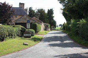 Property grounds - Apple Tree Cottage, York (York)