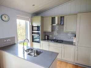 Private kitchen - Crook Lodge, Allithwaite (Grange-Over-Sands)