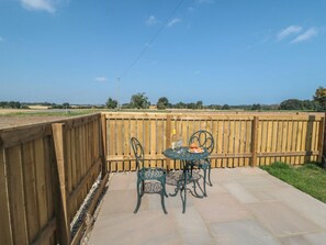 Outdoor dining - Curlew Cottage North Yorkshire (Filey)