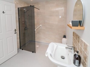 Shower - The Annexe, Bridlington, North Yorkshire. (Bridlington)