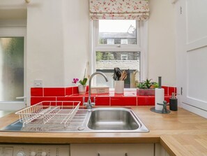 Dishwasher, high chair - Acorn Cottage is in Windermere (Windermere)