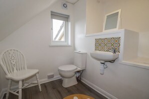 Shower - The Retreat, Bodmin, Cornwall. (Bodmin)