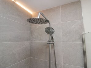 Shower - Driftwood Cottage nr Ulverston (Ulverston)